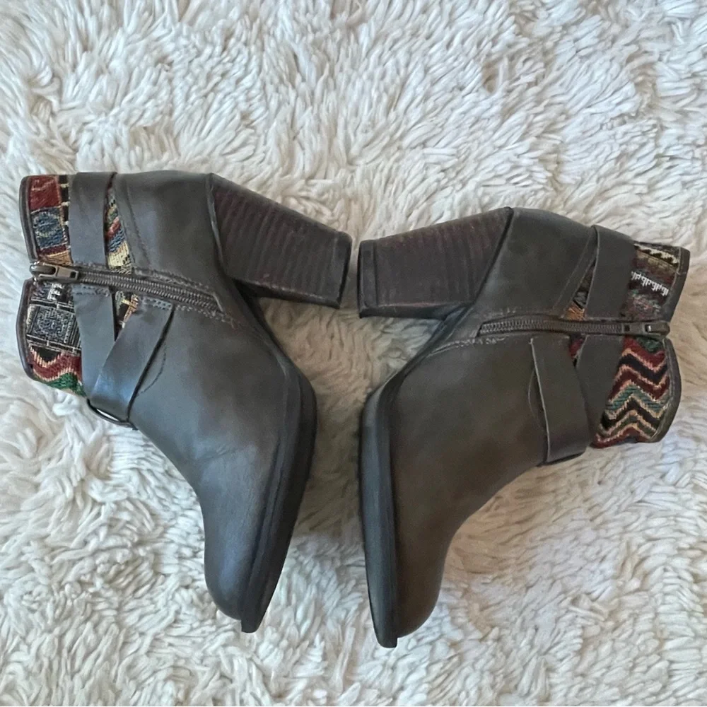 XOXO Women’s‎ Koris Western Bootie Gray Ankle Southwestern Boots size 6.5